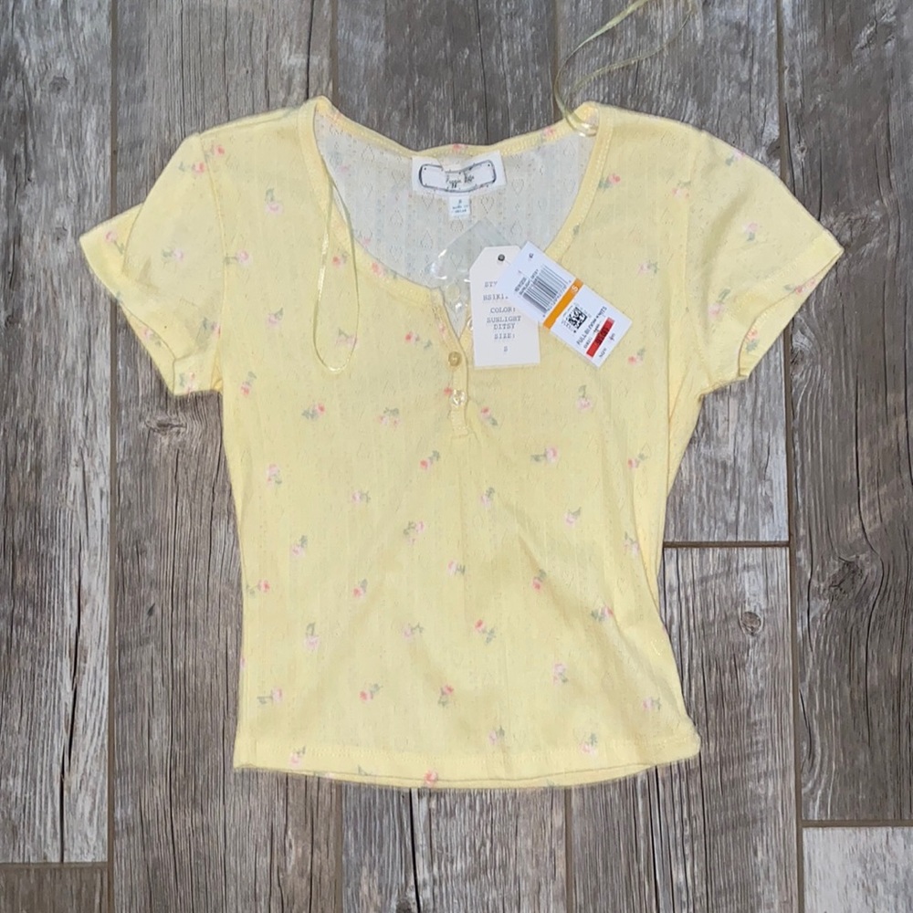 Brand new top! Perfect for summer